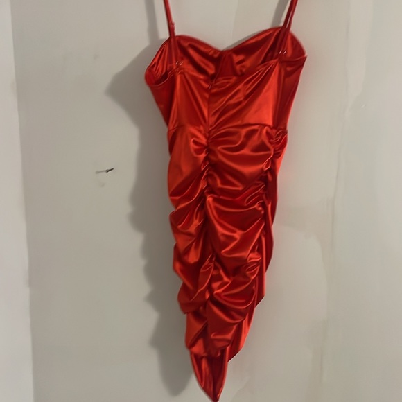 Red dress - Picture 2 of 3